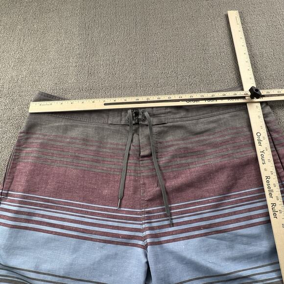 Travis Mathew Shorts Adult Size 42 Striped Boardshorts Active Casual Men's - Picture 11 of 14